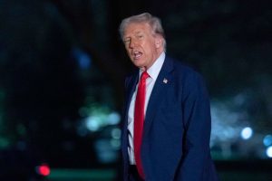 Τραμπ: «Νομίζω πως το CNN πρέπει να πουληθεί, διότι οι άνθρωποι που το διοικούν αυτή τη στιγμή είναι ανέντιμοι, είναι ανίκανοι»