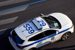 Ταύρος: Ληστεία με τραυματισμό 29χρονης υπαλλήλου καταστήματος τυχερών παιχνιδιών