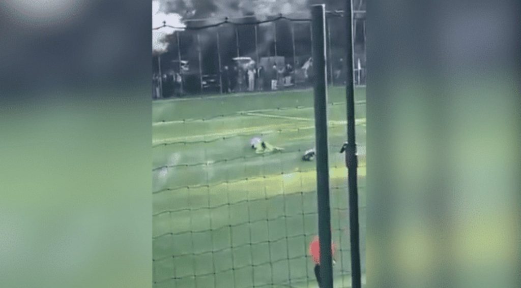 Απίστευτες εικόνες στην Κυανή Ακτή σε αγώνα νέων