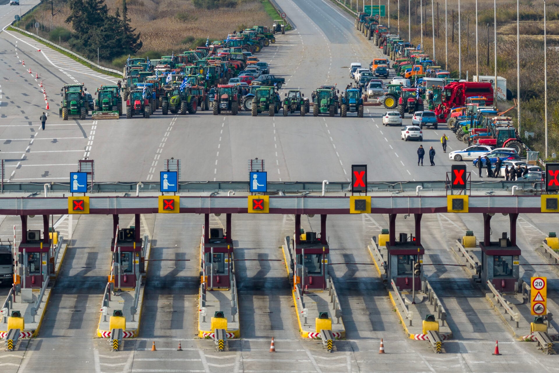 Σωρεία καταγγελιών για διόδια στα μπλόκα