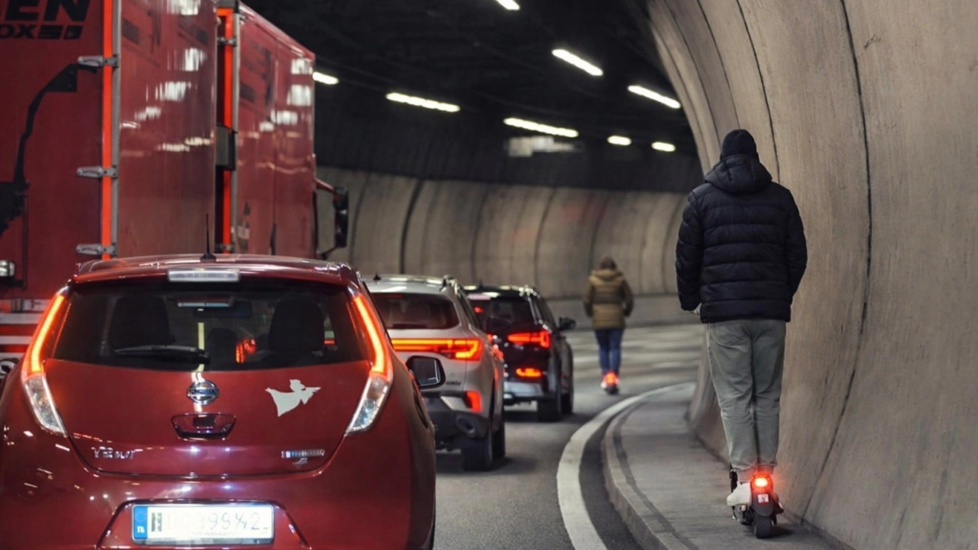 «Μπάχαλο» έκαναν δύο Έλληνες το Όσλο με τα πατίνια τους