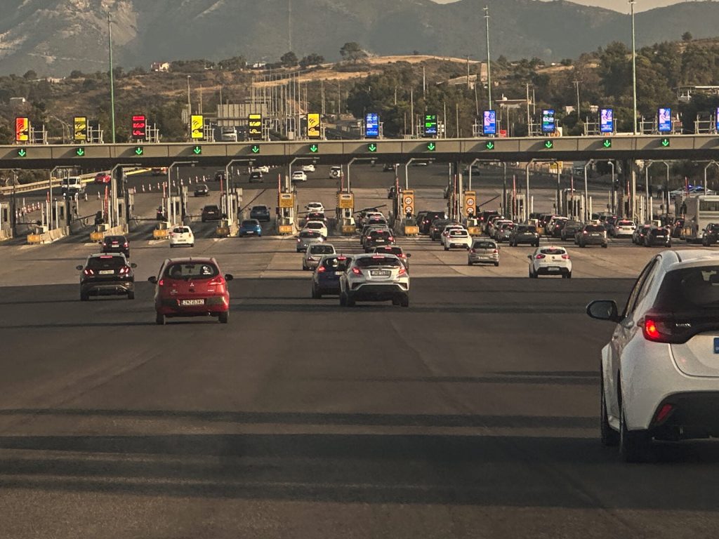 Εθνική Οδός Αθηνών - Λαμίας: Φωτιά εν κινήσει σε φορτηγό - Διεκόπη η κυκλοφορία