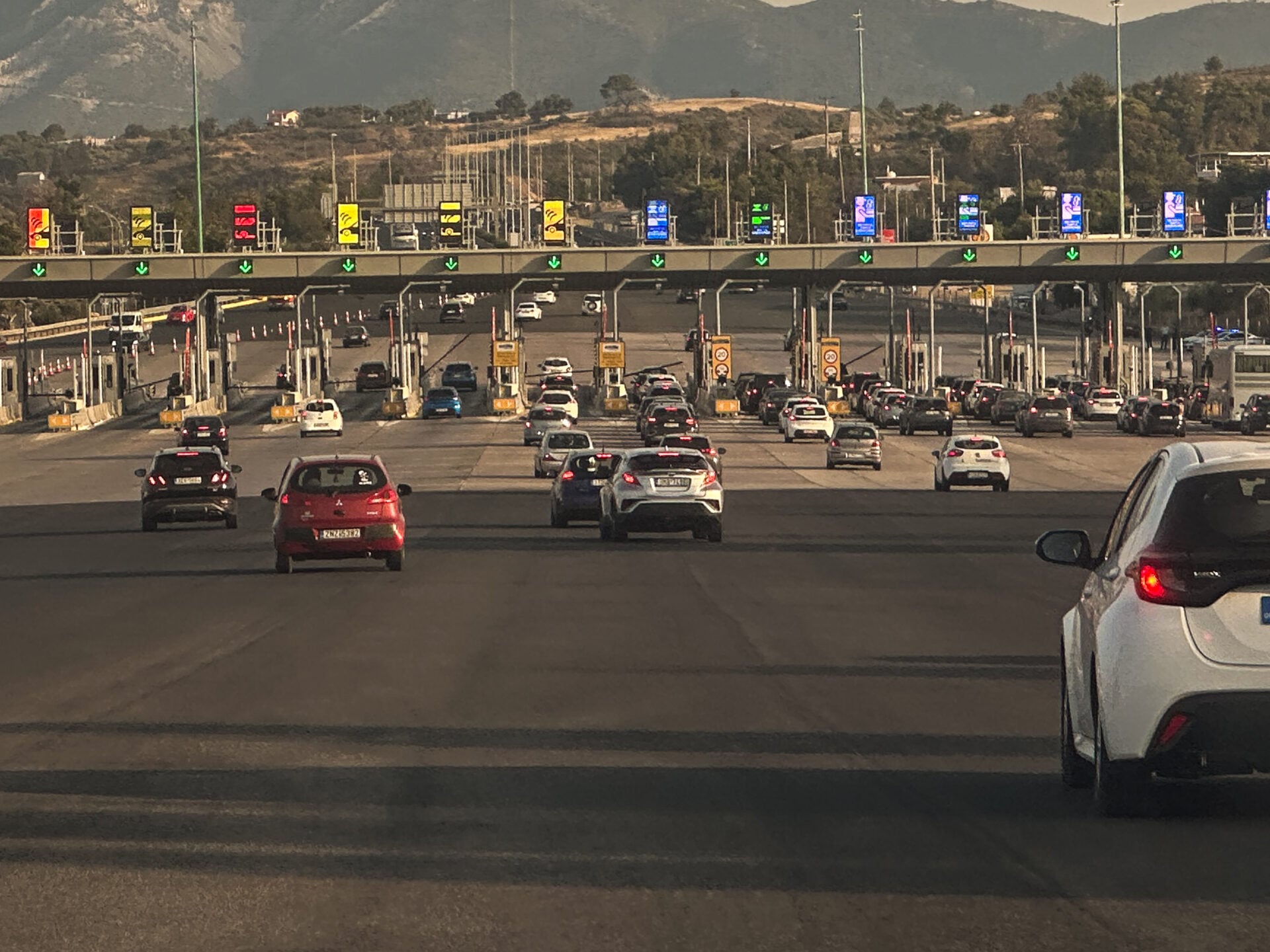 Εθνική Οδός Αθηνών - Λαμίας: Φωτιά εν κινήσει σε φορτηγό - Διεκόπη η κυκλοφορία