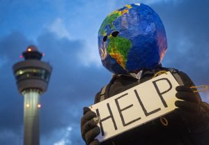 Greenpeace: Τα εισιτήρια 1ης θέσης στις ευρωπαϊκές αεροπορικές ευθύνονται για 4-5 φορές περισσότερες εκπομπές από τα εισιτήρια οικονομικής