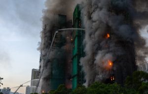 Πυρκαγιά σε ουρανοξύστες του Χονγκ Κονγκ: Ο αριθμός των νεκρών ανήλθε σε 159 – Η αστυνομία προχώρησε σε έξι ακόμη συλλήψεις