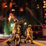 «Ανεξάρτητη» έρευνα για την καταστροφική πυρκαγιά σε συγκρότημα πολυκατοικιών, υπόσχεται ο επικεφαλής των τοπικών αρχών