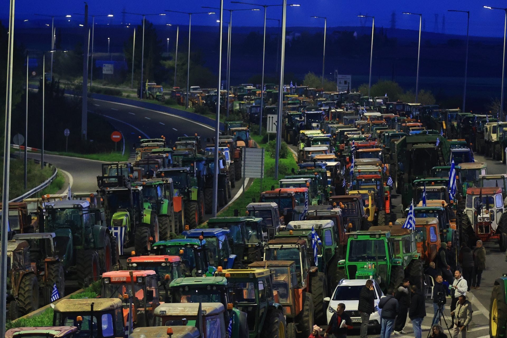 Ούτε βήμα πίσω τα μπλόκα καζάνι που βράζει η Νίκαια στο περίμενε ο Μητσοτάκης