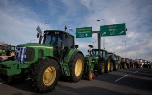 Κακοφορμίζει η κόντρα αγροτών - κυβέρνησης, η προπαγάνδα παίρνει τη μορφή διώξεων εις βάρος όσων αντιδρούν