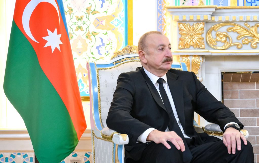 Αμνηστία σε περίπου 20.000 κρατούμενους δίνει ο «αδερφός» του Ερντογάν, Αλίεφ