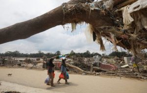 Στους 950 οι νεκροί από τις πλημμύρες στην Ινδονησία – Πάνω από 270 αγνοούμενοι και 5.000 τραυματίες