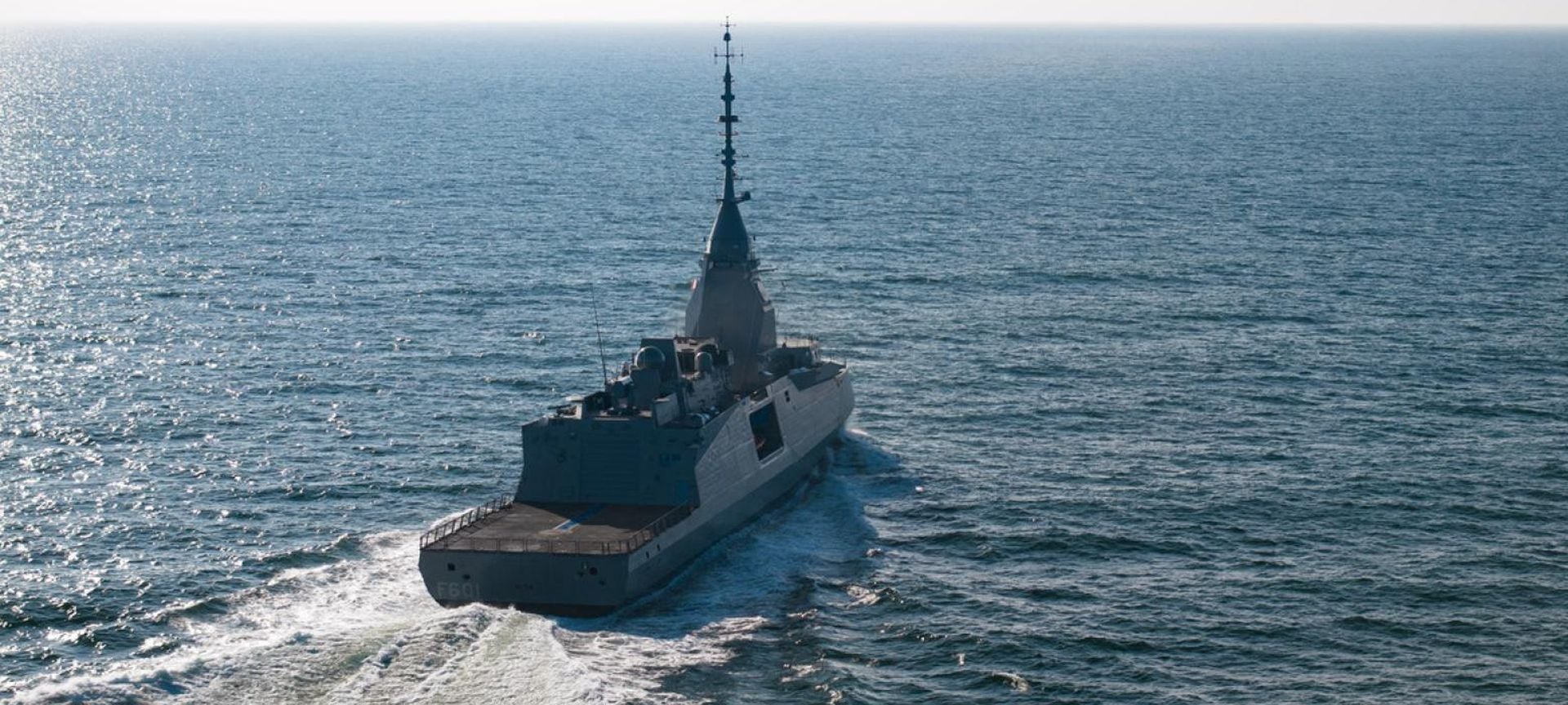 Ιστορική μέρα: Υψώνεται η ελληνική σημαία στην πρώτη φρεγάτα Belh@rra - Παρών ο Δένδιας