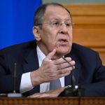 Αυστηρή προειδοποιήση Λαβρόφ: Η Ρωσία θα απαντήσει αν αναπτυχθούν ευρωπαϊκές δυνάμεις στην Ουκρανία