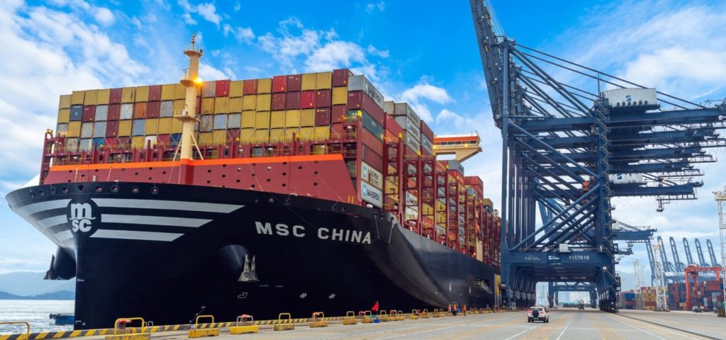 Εκτοξεύτηκε στα 1 τρισ. δολάρια το εμπορικό πλεόνασμα της Κίνας