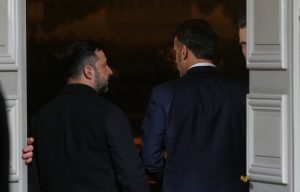 Ζελένσκι από Παρίσι: Έθεσε τις «κόκκινες γραμμές» για ειρήνη στην Ουκρανία