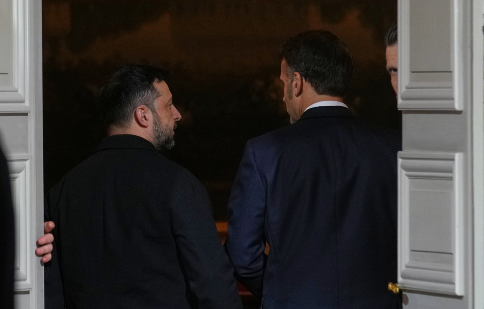 Ζελένσκι από Παρίσι: Έθεσε τις «κόκκινες γραμμές» για ειρήνη στην Ουκρανία