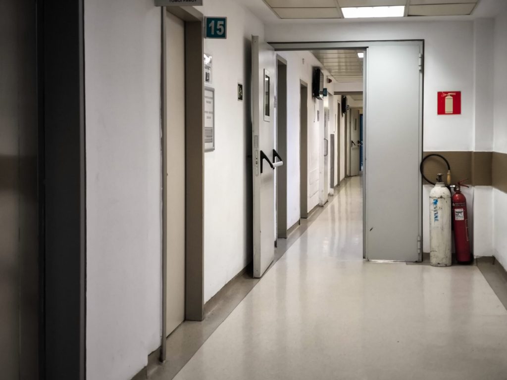 Παραλίγο τραγωδία στον Βόλο: 15χρονη θέλησε να αυτοκτονήσει με ξυραφάκι