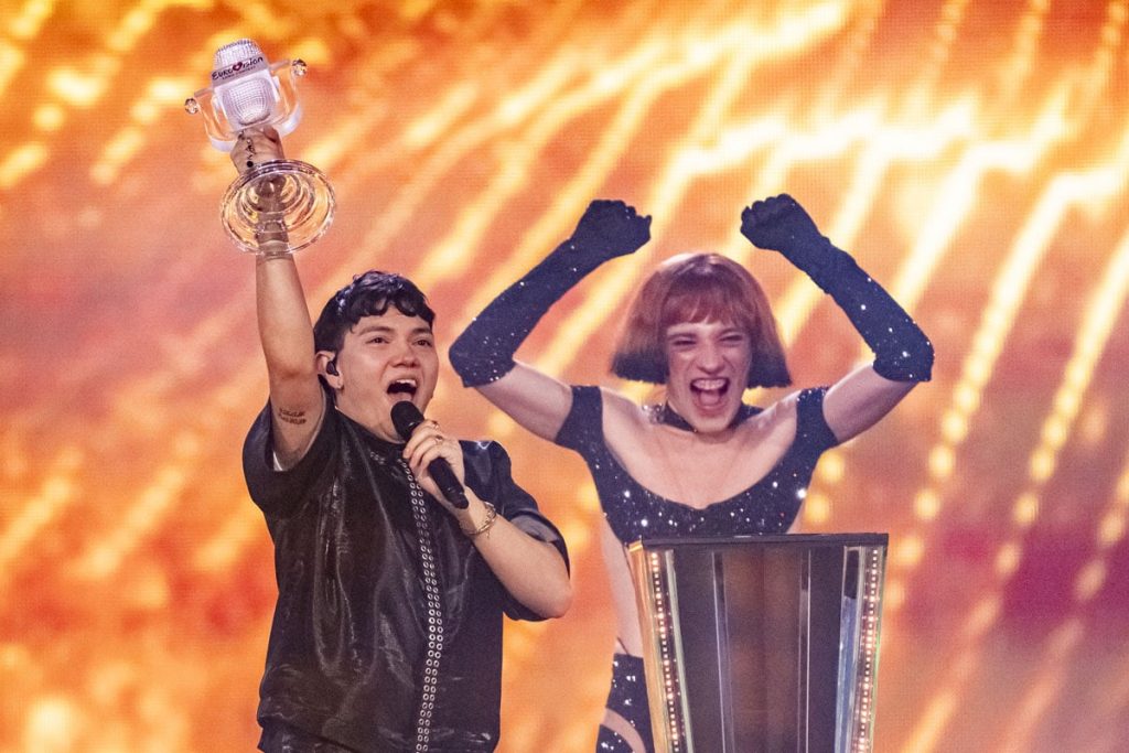 Το Nemo επιστρέφει το τρόπαιό του: «Οι αξίες της Eurovision δεν τηρούνται»: