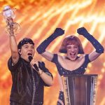 Το Nemo επιστρέφει το τρόπαιό του: «Οι αξίες της Eurovision δεν τηρούνται»: