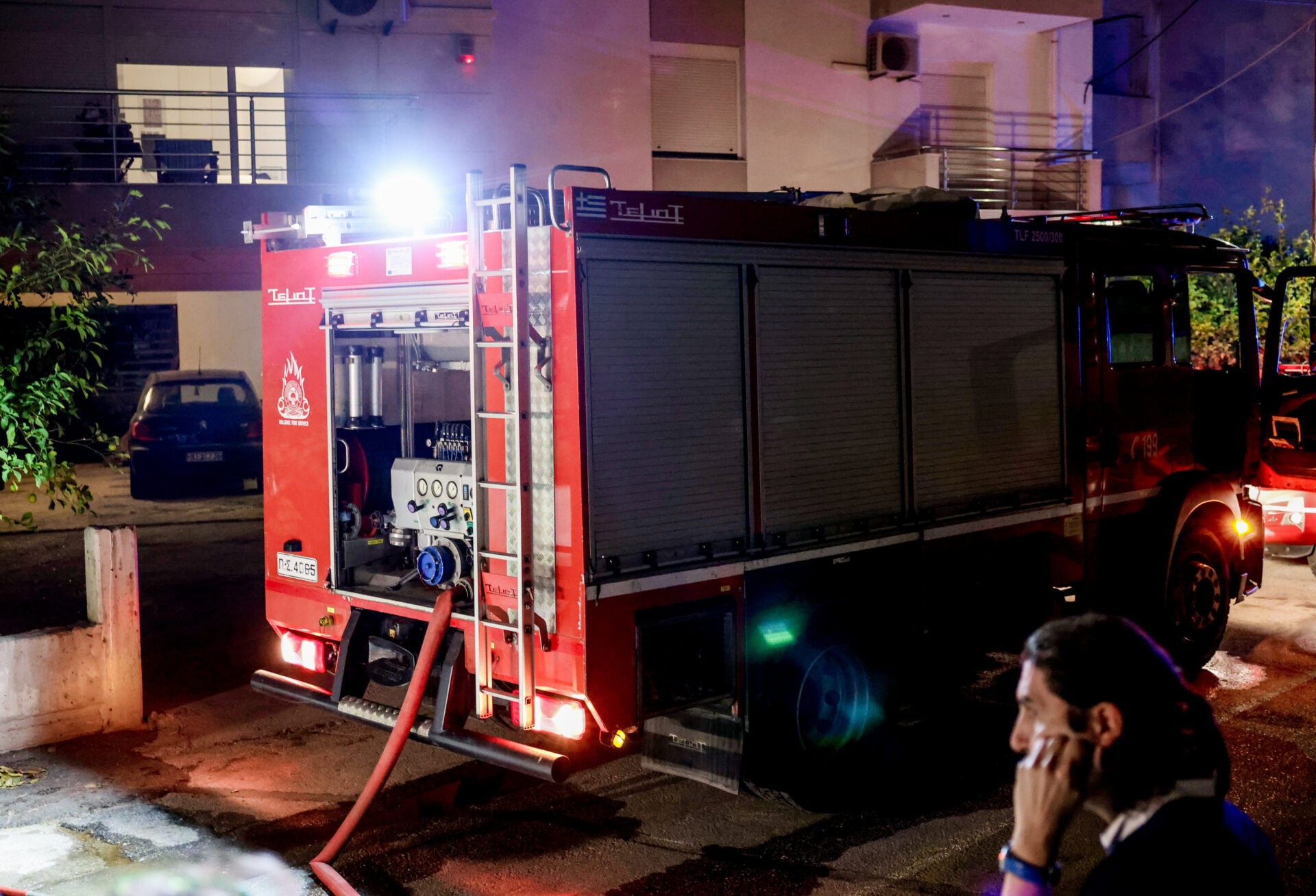 Αιγάλεω: Φωτιά σε διαμέρισμα - Μια 80χρονη στο νοσοκομείο