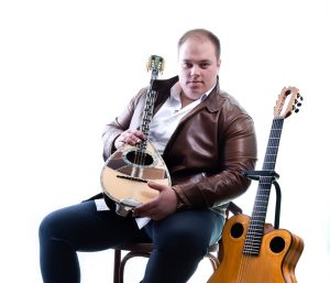 Μιχάλης Παούρης: Τιμήθηκε από την Ακαδημία Αθηνών ο σολίστ του μπουζουκιού