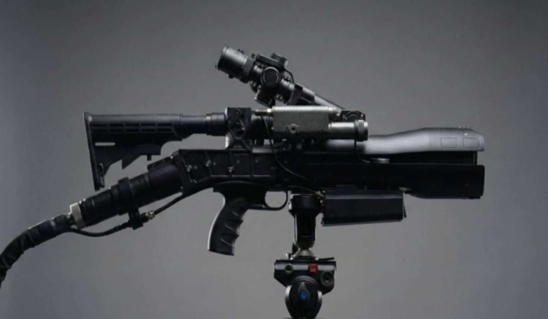 Φορητό όπλο laser από το μέλλον παρουσίασε η Ινδονησία