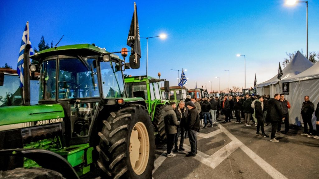 Ήρθη προς το παρόν το μπλόκο στους Ευζώνους