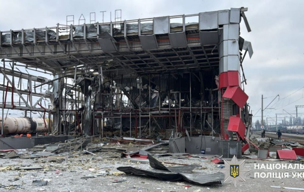 Ουκρανία: Νέα μαζική επίθεση με πλήγμα σε σιδηροδρομικό κόμβο