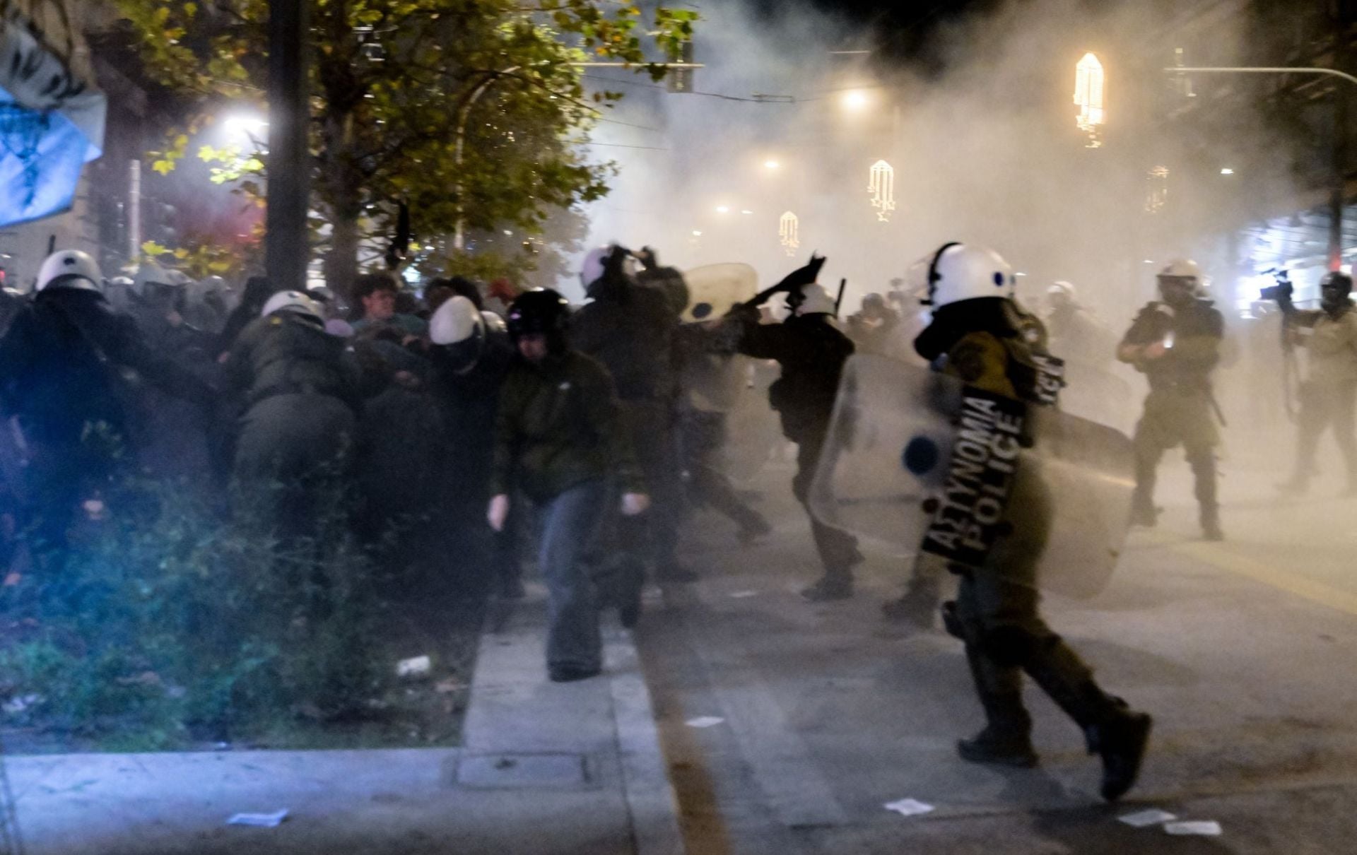 Επεισόδια στην Αθήνα: 54 προσαγωγές και 19 συλλήψεις