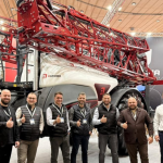 Το μεγαλύτερο συρόμενο ψεκαστικό που έχει κατασκευαστεί στην Ελλάδα παρουσίασε η Agroma