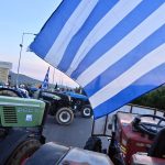 Αγρότες: Κάλαντα στα μπλόκα - Πεντάωρος αποκλεισμός σήμερα στα Τέμπη