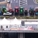 Χριστούγεννα σε… ομηρία: Αγροτικά μπλόκα, «Μαραθώνιος» για εκδρομείς και κυβέρνηση υπό πίεση