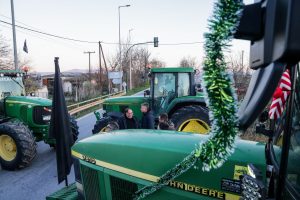 Αγρότες: Αντίστροφη μέτρηση για την Πρωτοχρονιά με μπλόκα – Ποιοι δρόμοι ανοίγουν