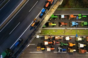 Αγρότες στα μπλόκα: Χιλιάδες τρακτέρ σε κομβικά σημεία - Ξεσηκωμός στην Κρήτη