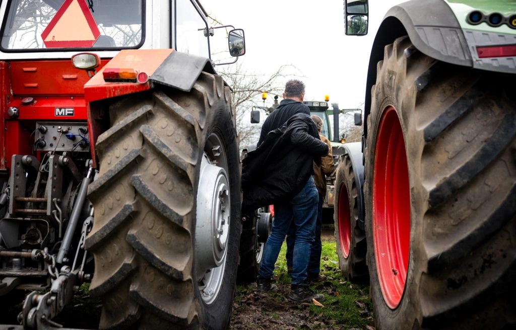 Γαλλία: Εξέγερση αγροτοκτηνοτρόφων για τη μαζική θανάτωση αγελάδων
