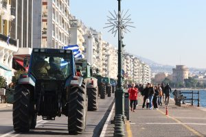 Οι αγρότες «ελευθέρωσαν» το λιμάνι της Θεσσαλονίκης - «Δεν θα κάνουμε πίσω»