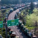 Η κατάρρευση εμπιστοσύνης οδηγεί σε «πόλεμο» φθοράς αγρότες και κυβέρνηση