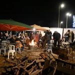 Χριστούγεννα στα μπλόκα: Αγώνας και γιορτή με τρακτέρ στην άκρη των δρόμων