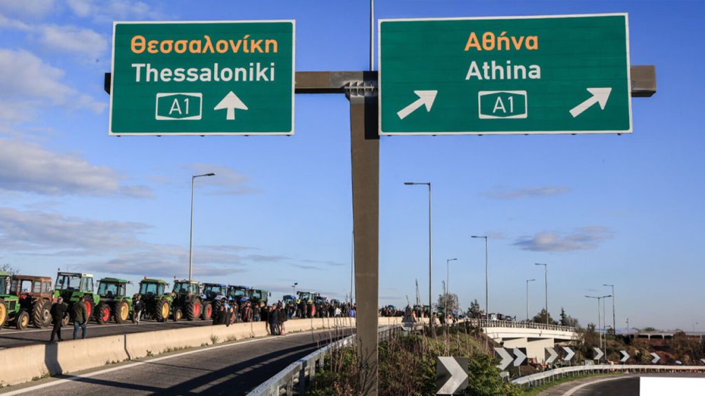 Κομμένη στα δύο η Ελλάδα, χιλιάδες τρακτέρ απέκλεισαν Ε65 και τον κόμβο Νίκαιας
