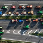 Κλιμάκωση του αγώνα τους αποφάσισαν οι αγρότες του μπλόκου της Νίκαιας – Έκλεισαν τα Μάλγαρα στο ρεύμα εξόδου