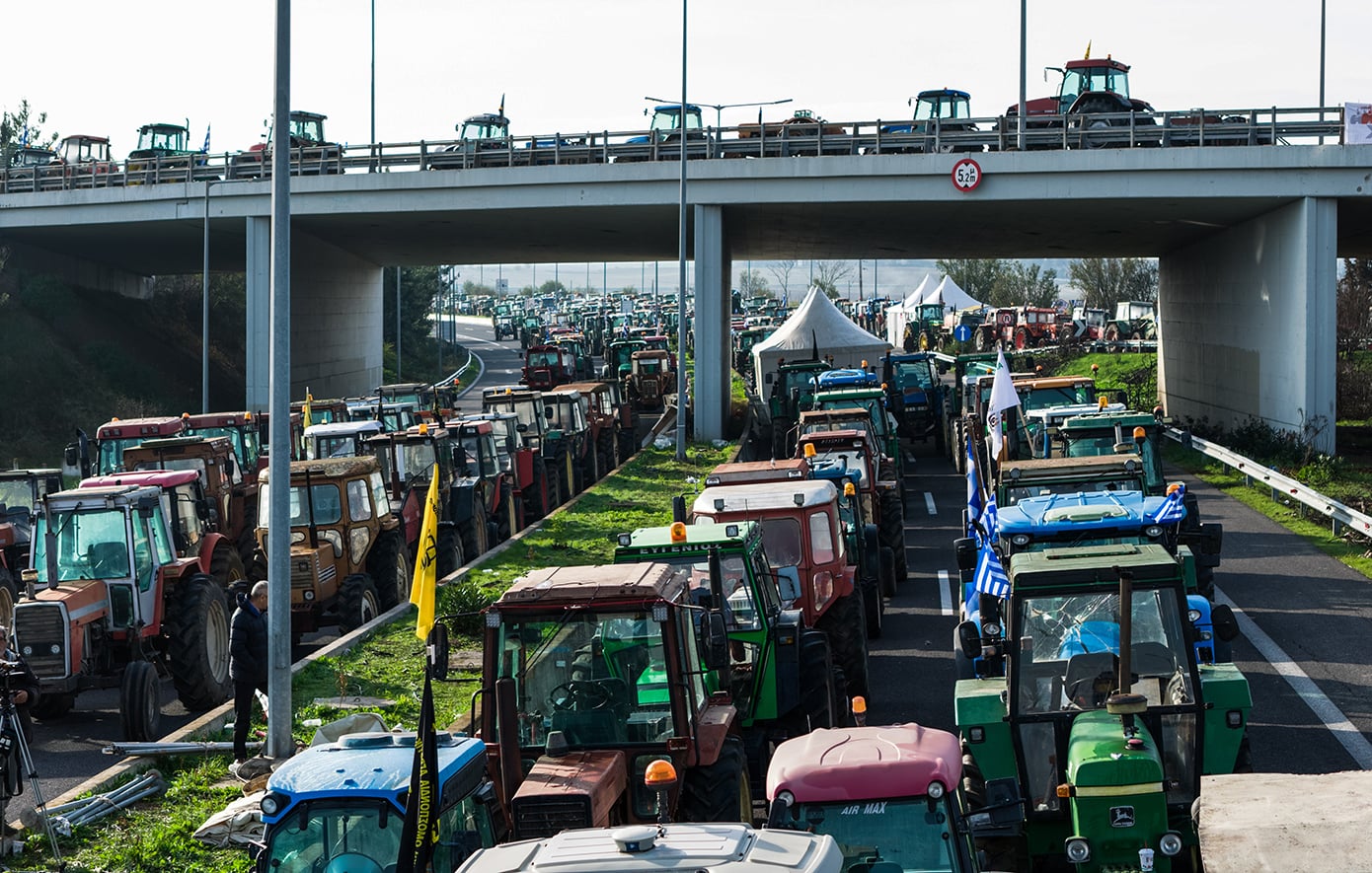 Ανυποχώρητοι οι αγρότες: Παραμένουν τα μπλόκα σε δρόμους και τελωνεία της Κεντρικής και Δυτικής Μακεδονίας, στη Νίκαια και στον Ε65
