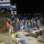 Ένταση στο μπλόκο των Κήπων - Καταγγελίες αγροτών για ζημιές σε τρακτέρ