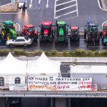 Αγρότες, τρακτέρ μπλόκων, πανό
