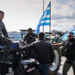 Ένταση με πετροπόλεμο και χημικά μεταξύ αγροτών και αστυνομικών πέριξ του αεροδρομίου Ηρακλείου – Δείτε βίντεο