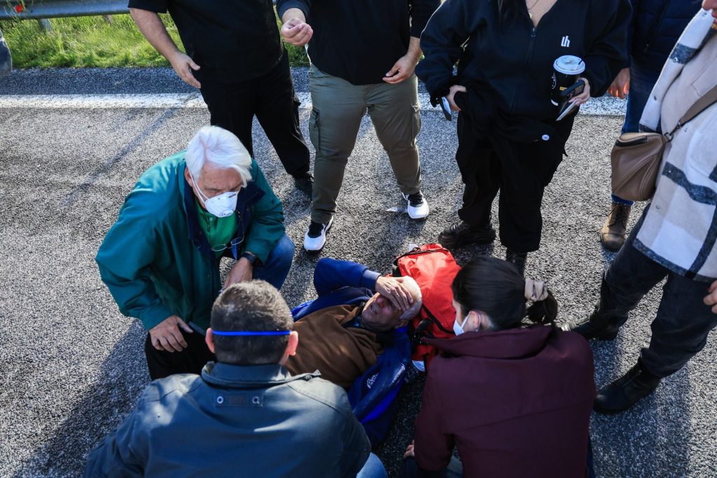 Καταγγελία σοκ από αγροτοσυνδικαλιστή - «Αξιωματικός της ΕΛΑΣ μου έσπασε τα πλευρά με το γόνατο»