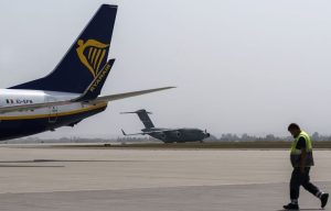 Δύο πολωνικά αεροδρόμια έκλεισαν προσωρινά λόγω των ρωσικών πληγμάτων στην Ουκρανία