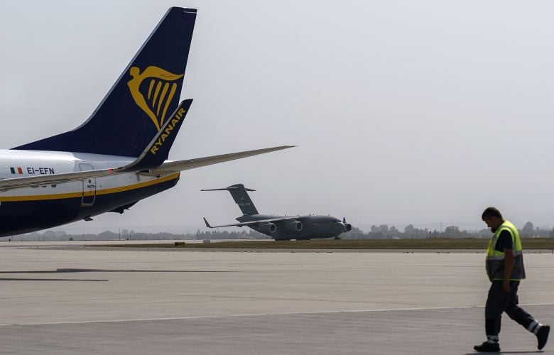 Δύο πολωνικά αεροδρόμια έκλεισαν προσωρινά λόγω των ρωσικών πληγμάτων στην Ουκρανία