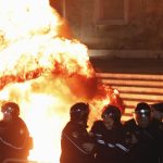 Μολότοφ από διαδηλωτές στο κτίριο που βρίσκεται το γραφείο του Έντι Ράμα