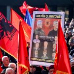 Σκόπια: Χιλιάδες Αλβανοί διαδήλωσαν υπέρ ηγετικών στελεχών του UCK