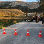 Αμοργός: Ο μόνος αγρότης με τρακτέρ έστησε μπλόκο!