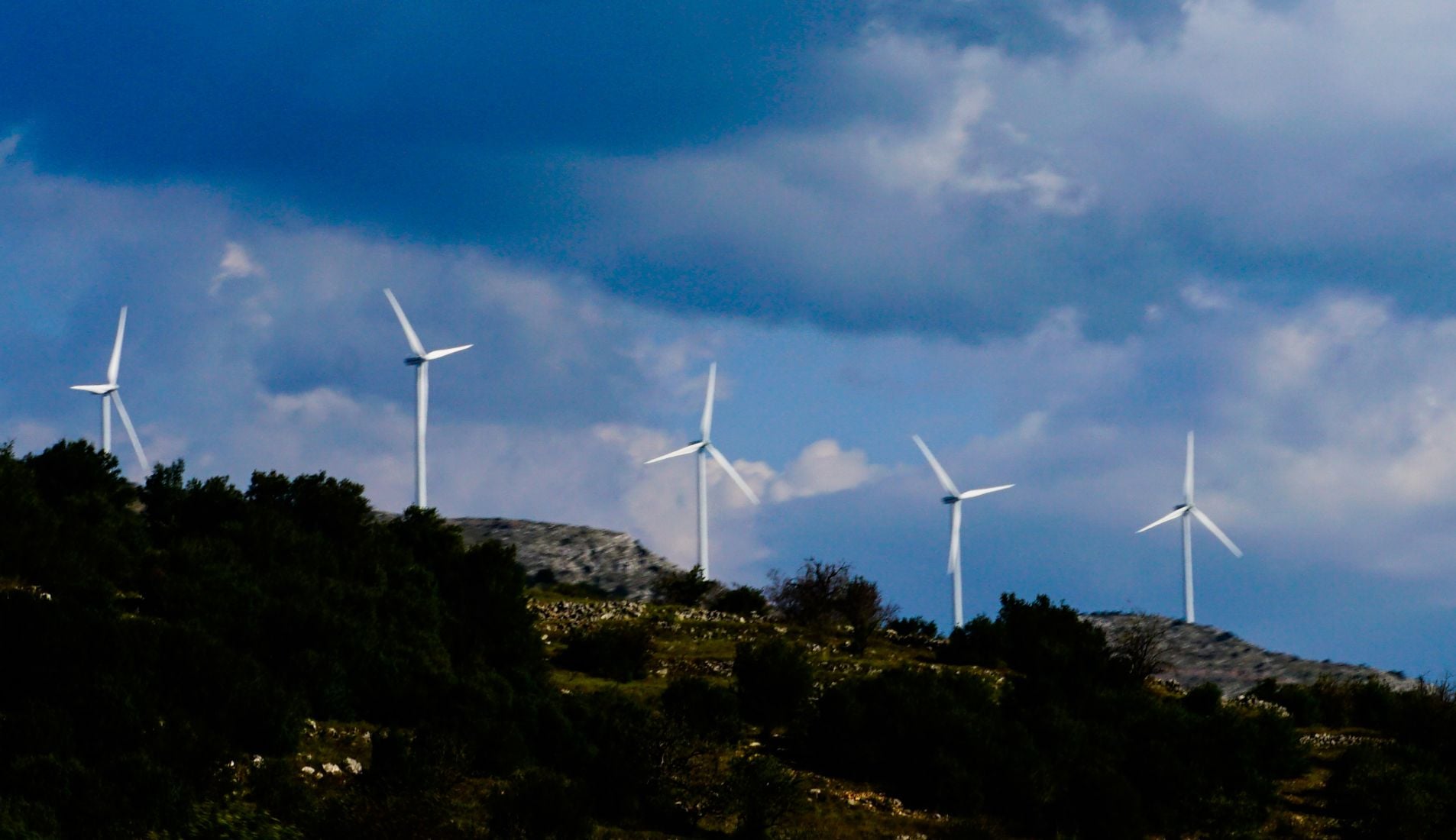 Όταν η πράσινη ενέργεια πετιέται στα σκουπίδια και ο λογαριασμός πάει στον καταναλωτή